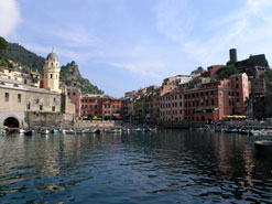 vernazza italy harbor