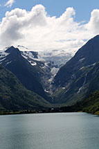 briksdal lake